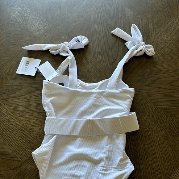 Beach Riot Sydney Belted One-Piece Swimsuit, White, Small, BRAND NEW, $168 - Picture 10 of 11